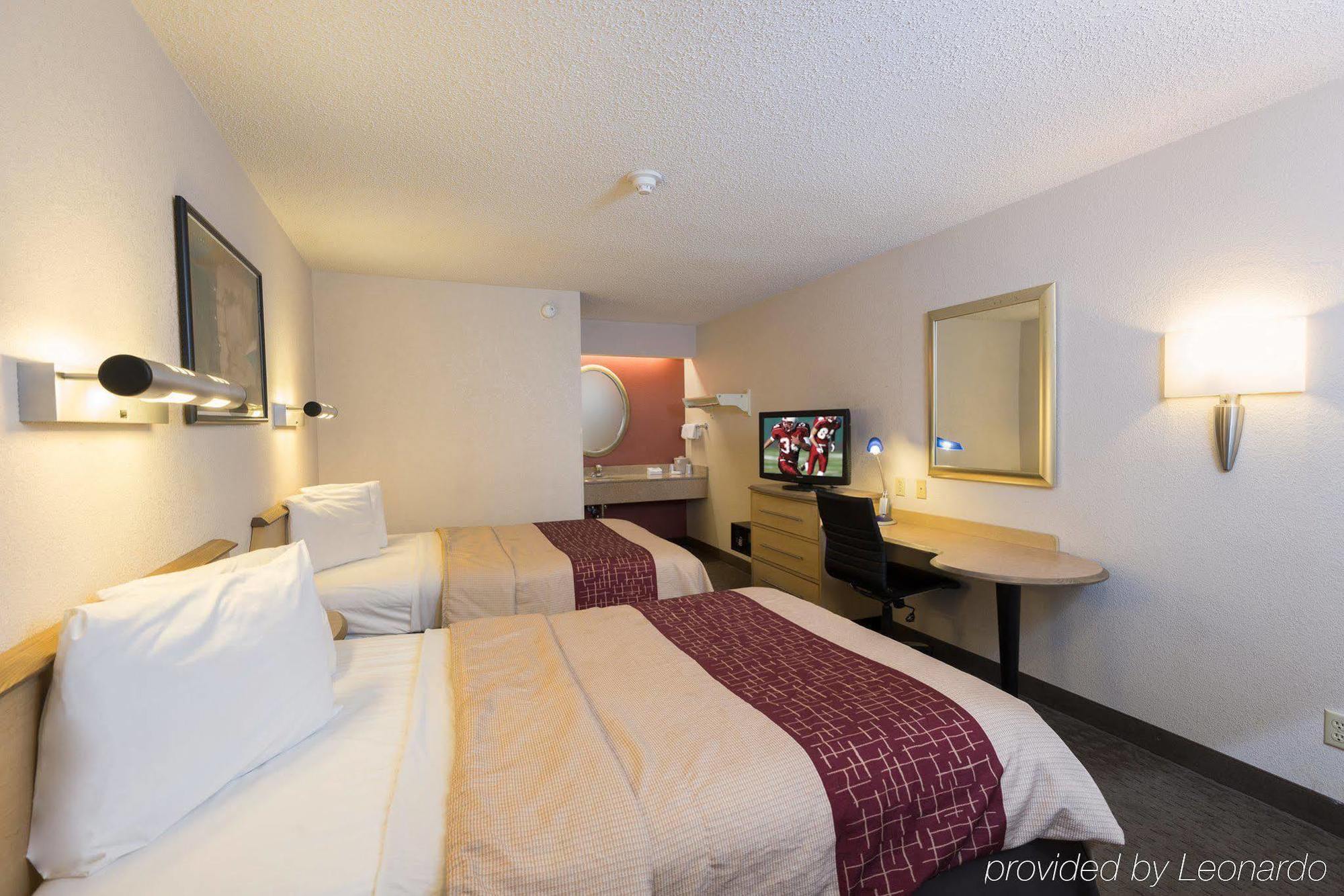 Red Roof Inn Dayton North Airport Экстерьер фото
